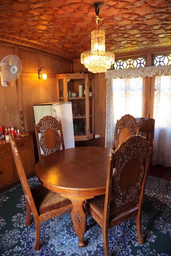 Houseboat Zaindari Palace Srīnagar Eksteriør billede