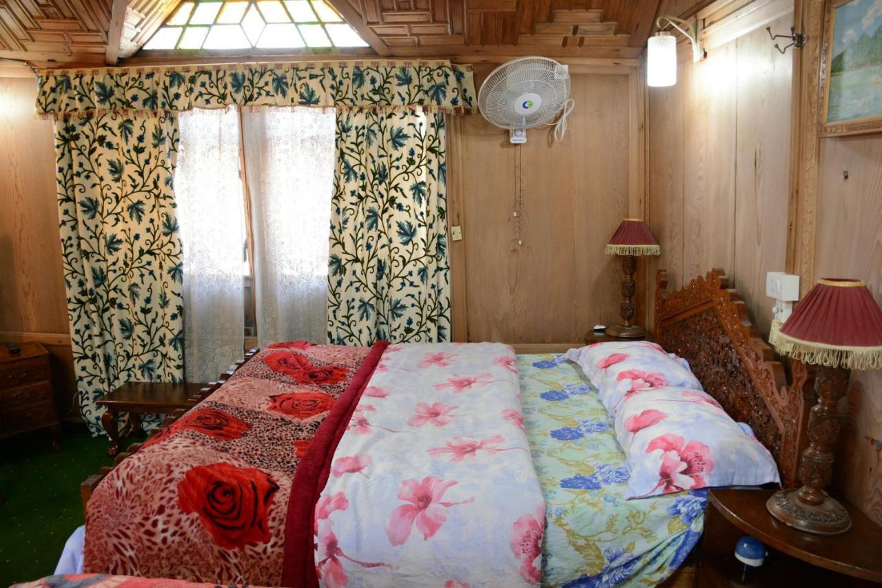 Houseboat Zaindari Palace Srīnagar Eksteriør billede